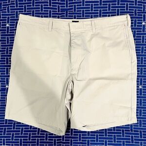 J. Crew Light Cream Flat Front (Tech) Shorts Size 38 9 Inch Inseam